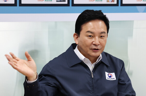 원희룡 국토교통부 장관이 10일 오전 세종시의 한 공동주택 건설 현장에서 열린 타워크레인 안전점검 간담회에 참석해 발언하고 있다. 2023.7.10. 연합뉴스