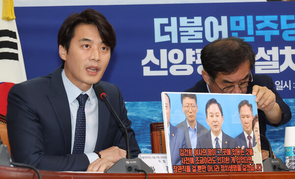 더불어민주당 한준호 의원이 11일 오전 서울 여의도 국회에서 열린 서울~양평 고속도로 원안 및 신양평IC 설치 추진위원회 발족식 및 1차회의에서 발언하고 있다. 2023.7.11. 연합뉴스