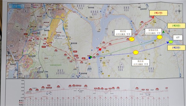 양평군이 지난해 7월 26일 국토교통부에 회신한 노선도. 양평군 제1안(빨간 점선)이 예타안(빨간 실선)과 유사하게 그려져 있다. 노란색 원은 강하IC가 신설되는 부분이다. 강하IC가 있어도 L자로 꺾이지 않았다. 이는 국토부가 지난 7일 보도참고자료에도 활용했다. 그러나 11일 확인한 국토부의 기자단 현장취재 계획 문건에는 갑자기 L자로 꺾어진 노선도가 첨부됐다. 마치 김건희 씨 땅 특혜 의혹이 불거진 강상면 변경안이 합리적 대안처럼 보인다. 2023.7.11. 양평군청 공문 갈무리