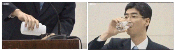 2011년, 소노다 야스히로 당시 일본 내각 정무차관이 후쿠시마 원자로에서 가져온 물을 떠다 마시는 쇼를 벌이고 있다. BBC 뉴스 