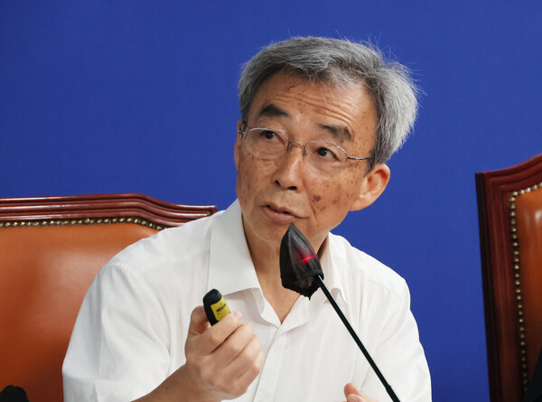 백도명 서울대학교 의과대학 명예교수가 11일 오전 국회에서 열린 IAEA 후쿠시마 오염수 보고서 검증 민주연구원 현안긴급토론회에서 발언하고 있다. 2023.7.11. 연합뉴스