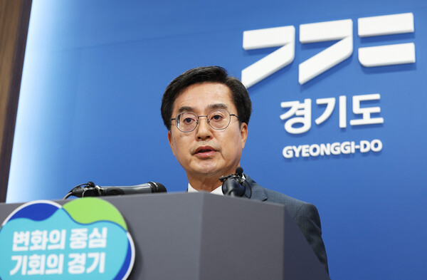  김동연 경기도지사가 12일 오전 경기도 수원시 경기도청에서 서울-양평 고속도로 사업 관련 입장을 발표하고 있다. 2023.7.12 연합뉴스