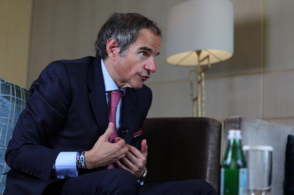 라파엘 그로시 국제원자력기구(IAEA) 사무총장이 8일 오후 서울 종로구 포시즌스호텔에서 연합뉴스와 인터뷰를 하고 있다. 2023.7.8 연합뉴스