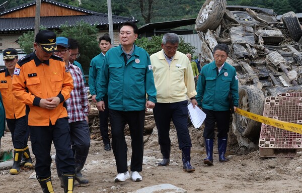 수해현장을 찾은 윤석열 대통령. 2023. 7.18 연합뉴스