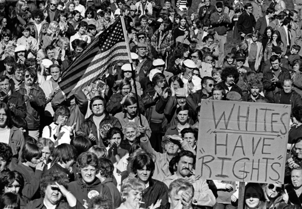 미국의 백인종주의는 17세기 '베이컨의 반란' 이후 식민 지배계급과 당국자에 의해 채택된 '인종 분할통치' 전술의 결과다.  