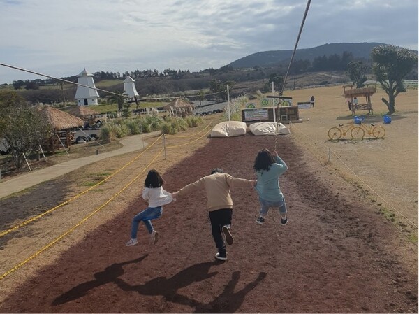 지난해 여름 승빈네 가족은 제주도에서 여행을 즐기며 많은 추억을 만들었다. © 승빈네 가족 제공