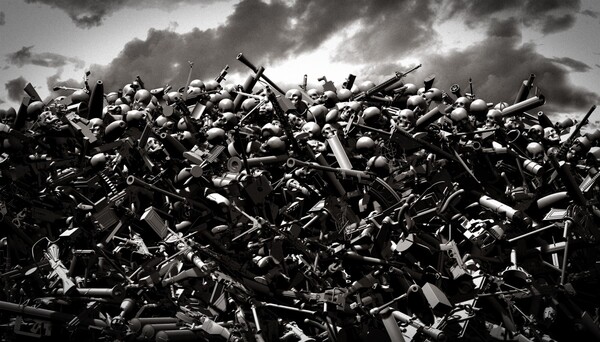 ‘쓰레기 (이인철 작) ▲작가의 말 “인간들이 역사적으로 이런 쓰레기들을 많이도 만들어 왔다. 쓰레기들 속에서 주섬주섬 골라내 재활용한 걸 우리는 문명이라 한다.”