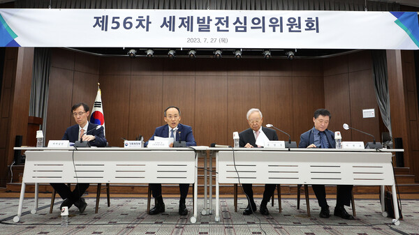 추경호 경제부총리 겸 기획재정부 장관이 27일 오후 서울 중구 전국은행연합회에서 열린 제56차 세제발전심의위원회에서 발언을 하고 있다. 2023.7.27. 연합뉴스