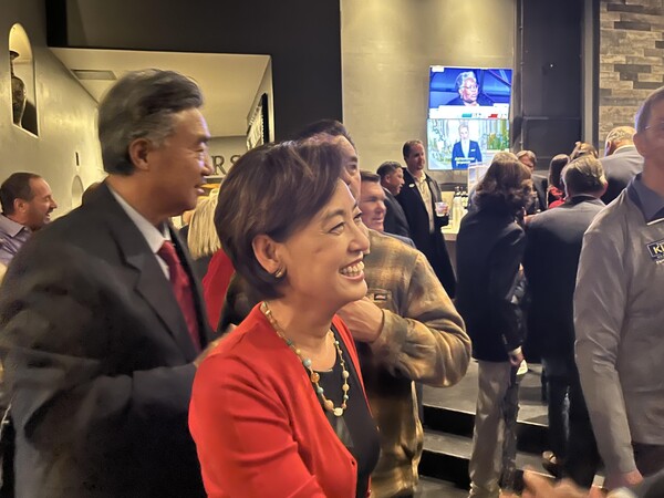 지지자들과 인사 나누는 미국 공화당 소속 영 김 연방 하원의원. [연합뉴스 자료 사진]