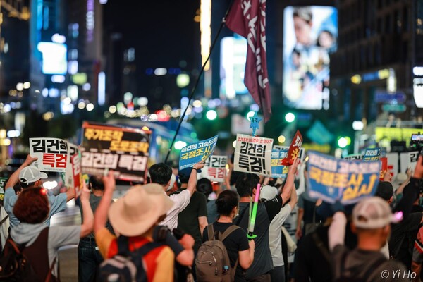 50차 촛불대행진에 참가한 시민들이 29일 서울 도심을 행진하고 있다. 2023.7.29. 사진 이호 작가