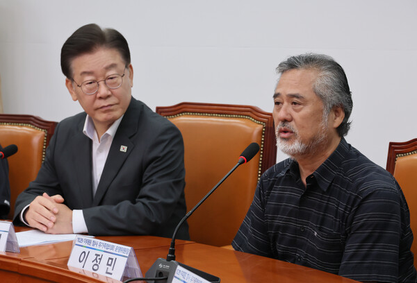 이정민 10·29이태원참사 유가족협의회 운영위원장이 31일 오후 국회 더불어민주당 당대표회의실에서 열린 10·29이태원참사 유가족 간담회에서 발언하고 있다. 왼쪽은 이재명 대표. 2023.7.31. 연합뉴스