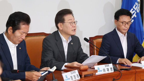 더불어민주당 이재명 대표가 31일 국회 당 사무실에서 최고위 회의를 하고 있다. 2023.7.31. 연합뉴스