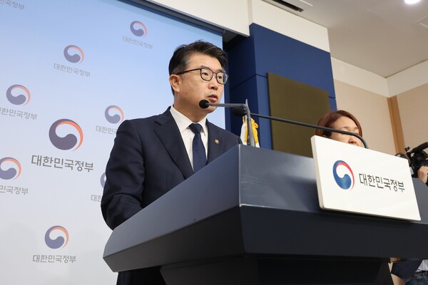 장상윤 교육부 차관이 4일 정부서울청사에서 서이초등학교 교사 사건과 관련한 합동조사 결과를 브리핑하고 있다. 2023.8.4. 연합뉴스