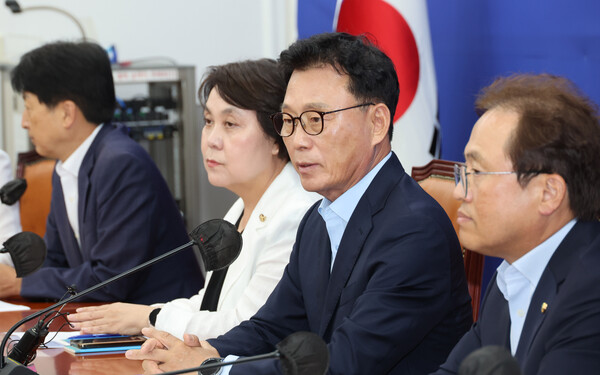 더불어민주당 박광온 원내대표가 6일 오전 서울 여의도 국회에서 열린 더불어민주당 제4기 원내대표단 100일 기자간담회에서 발언하고 있다. 2023.8.6. 연합뉴스