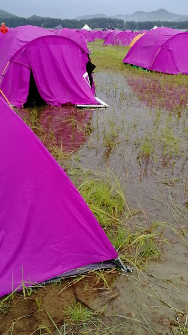 영국 가디언지 라파엘 라시드 기자가 제보받은 잼버리 야영장 모습. 2023.8.3. 라파엘 라시드 기자 트위터 계정