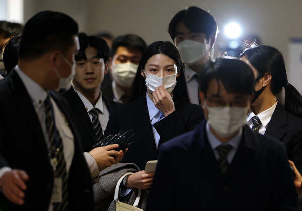  조국 전 법무부 장관 딸 조민씨가 3월 16일 부산대 의전원(의학전문대학원) 입학허가 취소 관련 재판에 증인으로 출석하고 있다．2023.3.16. 연합뉴스