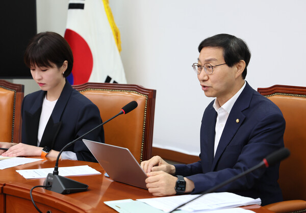 더불어민주당 김성주 정책위 수석부의장이 13일 국회에서 기자간담회를 하고 있다. 2023.8.13. 연합뉴스
