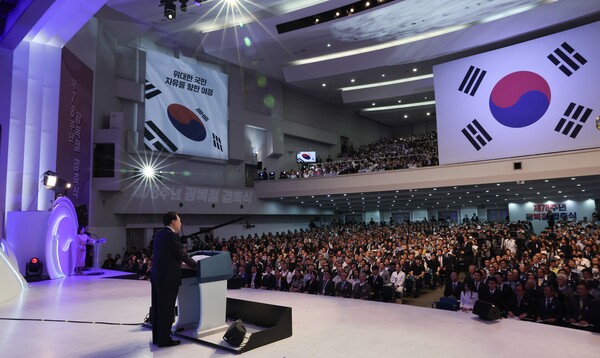 윤석열 대통령이 15일 서울 서대문구 이화여대 대강당에서 열린 제78주년 광복절 경축식에서 경축사를 하고 있다. 2023.8.15 [대통령실 제공] 연합뉴스