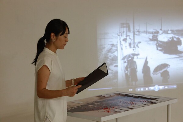 재일동포 3세 김영숙 작가의 관동대지진 희생자를 위한 추모 퍼포먼스. 2023.8.16. 이호 사진 작가