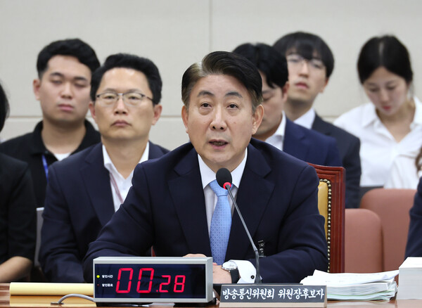 이동관 방송통신위원장 후보자가 18일 국회에서 열린 인사청문회에서 의원 질의에 답하고 있다. 2023.8.18. 연합뉴스