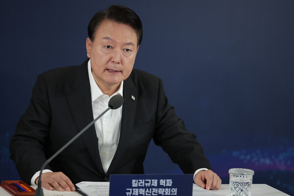 윤석열 대통령이 24일 서울 구로 디지털산업단지 G밸리산업박물관에서 열린 킬러규제 혁파 규제혁신전략회의에서 발언하고 있다. 2023.8.24. [대통령실 제공. 재판매 및 DB 금지] 연합뉴스