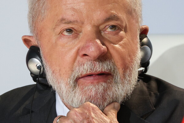 루이스 이냐시오 룰라 다 실바 브라질 대통령이 24일 요하네스버그 산톤 컨벤션센터에서 열린 브릭스 정상회의 중 기자회견에 참가해 질문을 듣고 있다. 2023.8.24. TASS 연합뉴스 