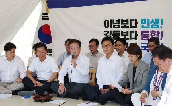 더불어민주당 이재명 대표가 1일 국회 단식농성장에서 열린 최고위원회의에서 발언을 하고 있다. 2023.9.1. 연합뉴스