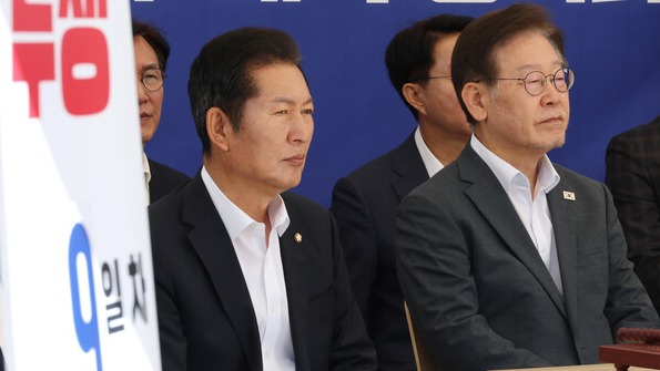 더불어민주당 이재명 대표가 8일 국회 천막농성장에서 열린 최고위원회의에서 자리에 앉아 있다. 2023.9.8. 연합뉴스