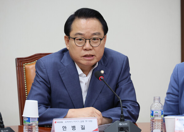 23일 국회에서 열린 국민의힘 우리바다 지키기 검증 TF 긴급회의에서 TF 위원인 안병길 의원이 발언하고 있다. 2023.8.23. 연합뉴스