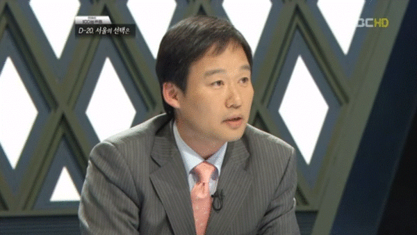 2011년 술을 마시고 '100분 토론'에 출연한 신지호 부위원장. 엠비시 '100분 토론' 화면 갈무리