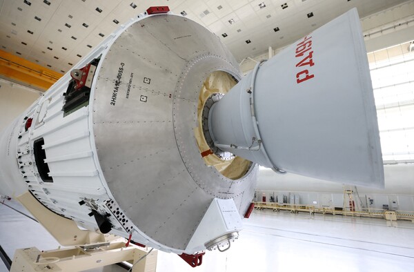 러시아 극동 아무르주 보스토치니 우주기지에 있는 우주 발사체 조립 및 시험 공장에 있는 운반 로켓 일부분. .2023 09. 13. [로이터=연합뉴스]