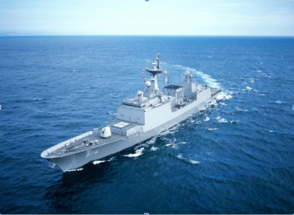 2018년 9월 문무대왕함이 중국이 실효지배하는 파라셀군도(중국명 서사군도) 영해권에 들어갔다가, 미국 주도의 ‘항행의 자유 작전’에 한국이 동참하는 것으로 오해한 중국정부가 공식 항의하는 등 격렬하게 반발했다. 사진은 항행 중인 문무대왕함.