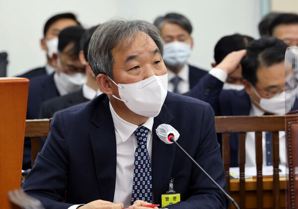 한오섭 대통령실 국정상황실장이 지난해 12월 27일 국회에서 열린 '용산 이태원 참사 진상 규명과 재발 방지를 위한 국정조사 특별위원회'에서 의원 질의에 답변하고 있다. 2022.12.27 연합뉴스