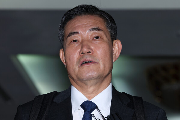 신원식 국방부 장관 후보자가 15일 오전 서울 용산구 육군회관에 마련된 인사청문회 준비 사무실로 첫 출근하며 취재진 질문에 답하고 있다. 2023.9.15. 연합뉴스