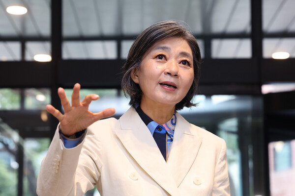 김행 여성가족부 장관 후보자가 15일 오전 서울 서대문구 한국청소년활동진흥원에 마련된 인사청문회 준비 사무실로 출근하며 취재진의 질문에 답하고 있다. 2023.9.15. 연합뉴스