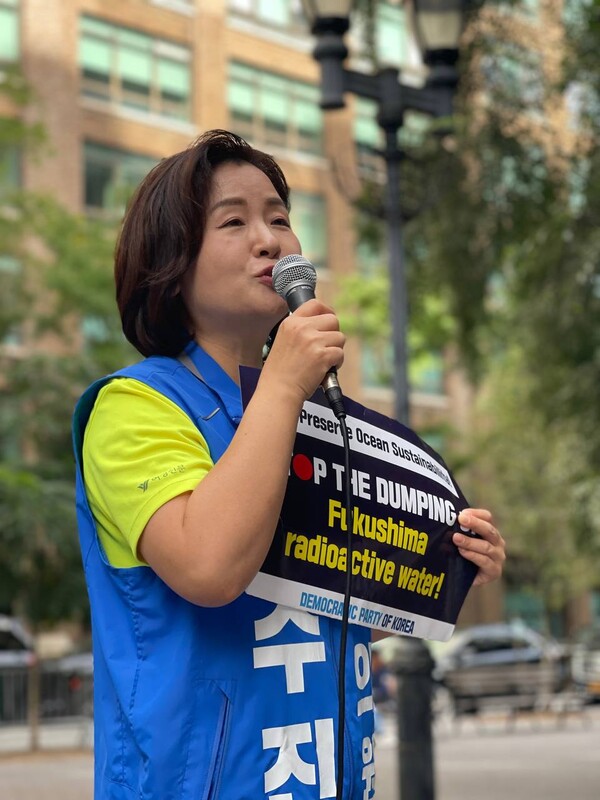 이수진 더불어민주당 의원이 발언하고 있다. 해외촛불행동