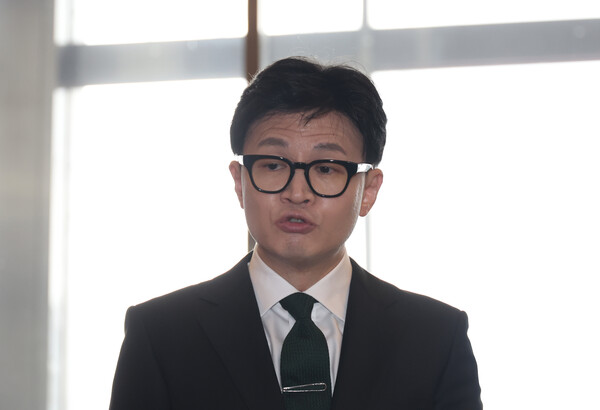 한동훈 법무부 장관이 18일 국회에서 본회의 출석을 위해 입장하던 중 기자들의 질문에 답하고 있다. 2023.9.18. 연합뉴스