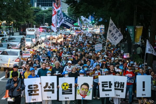 8일 '윤석열 퇴진 김건희 특검' 47차 촛불대행진에 참석한 시민들이 서울시내를 행진하고 있다. 2023.7.8. 사진작가 이호