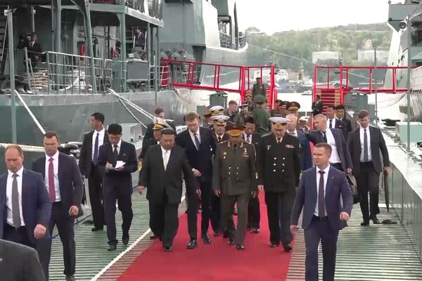 김정은 북한 국무위원장이 16일 러시아 블라디보스토크에 위치한 대평양함대 사령부를 방문했다. ​​​​​​​​​​​​​​ 2023 09. 16 [AFP=연합뉴스]