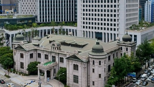 20일 한국은행이 발표한 지난해 공공부문 계정에 따르면  정부와 공기업이 포함된 공공부문은 지난해 100조 원 가까운 적자를 기록한 것으로 집계됐다. 사진은 서울 중구 남대문로 한국은행 전경. 연합뉴스 자료사진