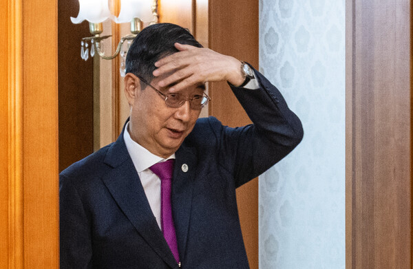 한덕수 국무총리에 대한 총리 해임결의안이 가결된 21일 오후, 서울 종로구 정부서울청사에서 열린 차관급 임명장 수여식에 한 총리가 입장하고 있다. 2023.9.21. 연합뉴스