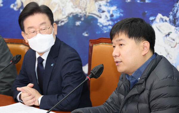 유우성 서울시 공무원 간첩조작사건 피해자가 26일 국회에서 열린 더불어민주당 국가폭력피해자 간담회에서 발언하고 있다. 2023.1.26. 연합뉴스