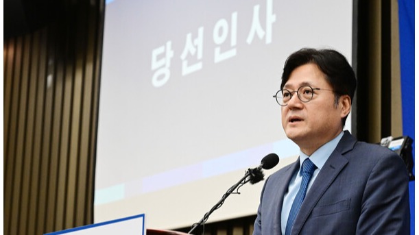 더불어민주당 홍익표 신임 원내대표가 26일 국회에서 열린 원내대표 보궐선거 의원총회에서 당선 소감을 밝히고 있다. 2023.9.26 [공동취재] 연합뉴스