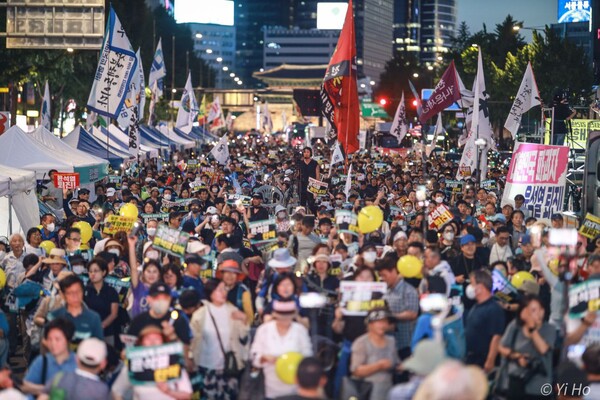 58차 촛불대행진에 참가한 시민들이 23일 서울 도심을 행진하고 있다. 2023.9.23. 이호 사진작가