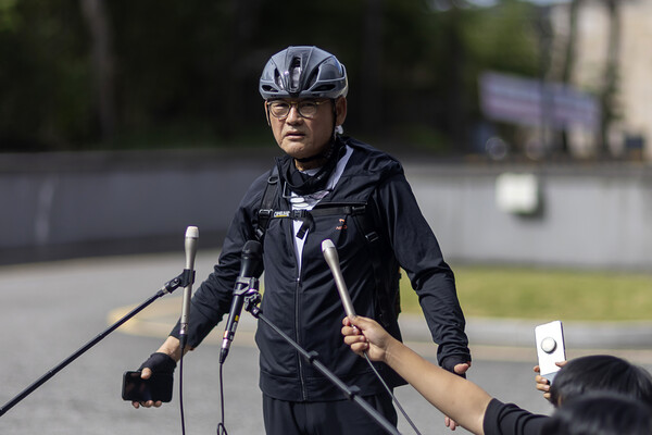 유인촌 문화체육관광부 장관 후보자가 14일 오전 서울 종로구에 마련된 청문회 준비 사무실로 출근하며 취재진 질문에 답하고 있다. 2023.9.14 연합뉴스