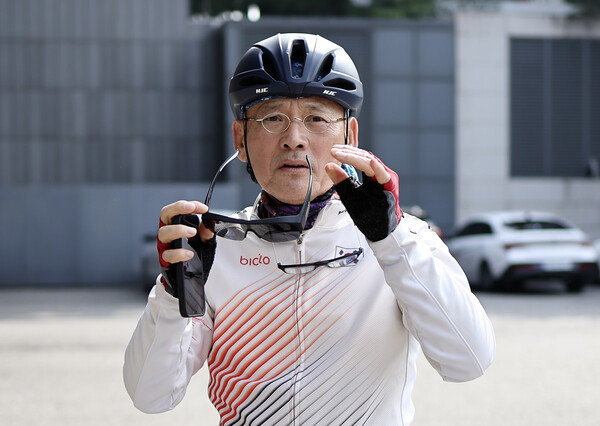 유인촌 문화체육관광부 장관 후보자가 4일 오전 서울 종로구에 마련된 청문회 준비 사무실로 출근하고 있다. 2023.10.4. 연합뉴스