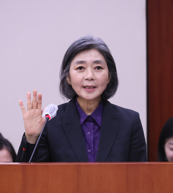 김행 여성가족부 장관 후보자가 5일 국회에서 열린 인사청문회에서 선서하고 있다. 2023.10.5. 연합뉴스