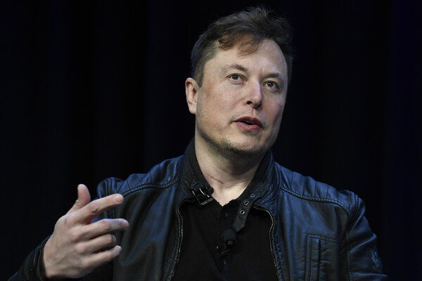 O CEO da Tesla e da SpaceX, Elon Musk, fala em uma conferência e exposição relacionada a satélites em Washington, em março de 2020. A empresa Starlink da SpaceX desempenhou um papel crucial na mudança da face da guerra na Ucrânia.  09/03/2020.  AP Yonhap Notícias