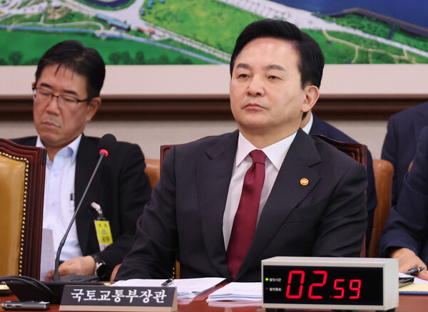 원희룡 국토교통부 장관이 21일 국회 국토교통위원회에서 의원들의 발언을 듣고 있다. 2023.9.21. 연합뉴스