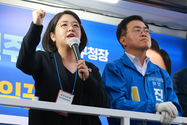 기본소득당 용혜인 상임대표가 9일 서울 강서구 발산역 인근에서 강서구청장 보궐선거 진교훈 후보 지원 유세를 하고 있다. 2023.10.9 [공동취재] 연합뉴스